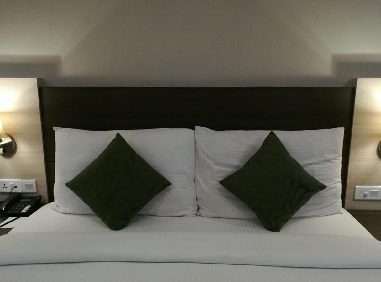 Hide Away Suites Noida Eksteriør bilde