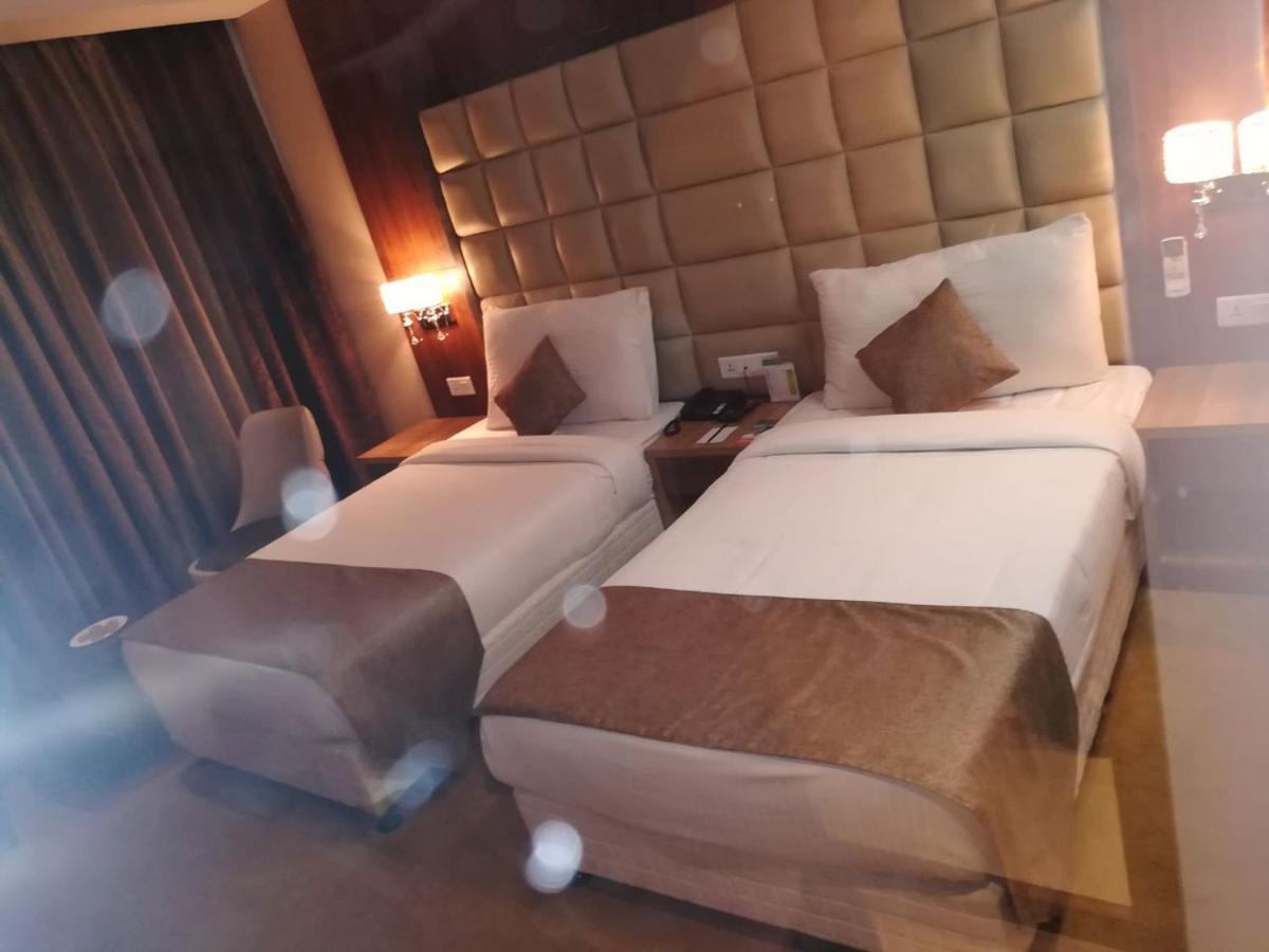 Hide Away Suites Noida Eksteriør bilde