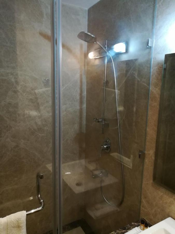 Hide Away Suites Noida Eksteriør bilde