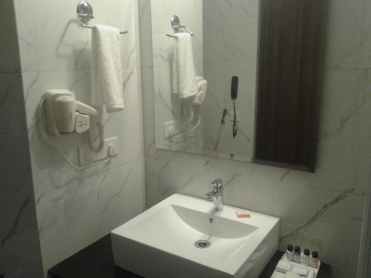 Hide Away Suites Noida Eksteriør bilde