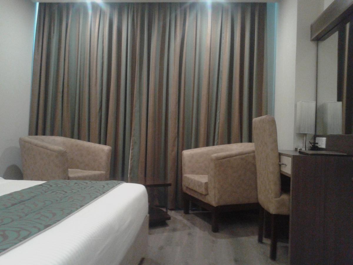 Hide Away Suites Noida Eksteriør bilde