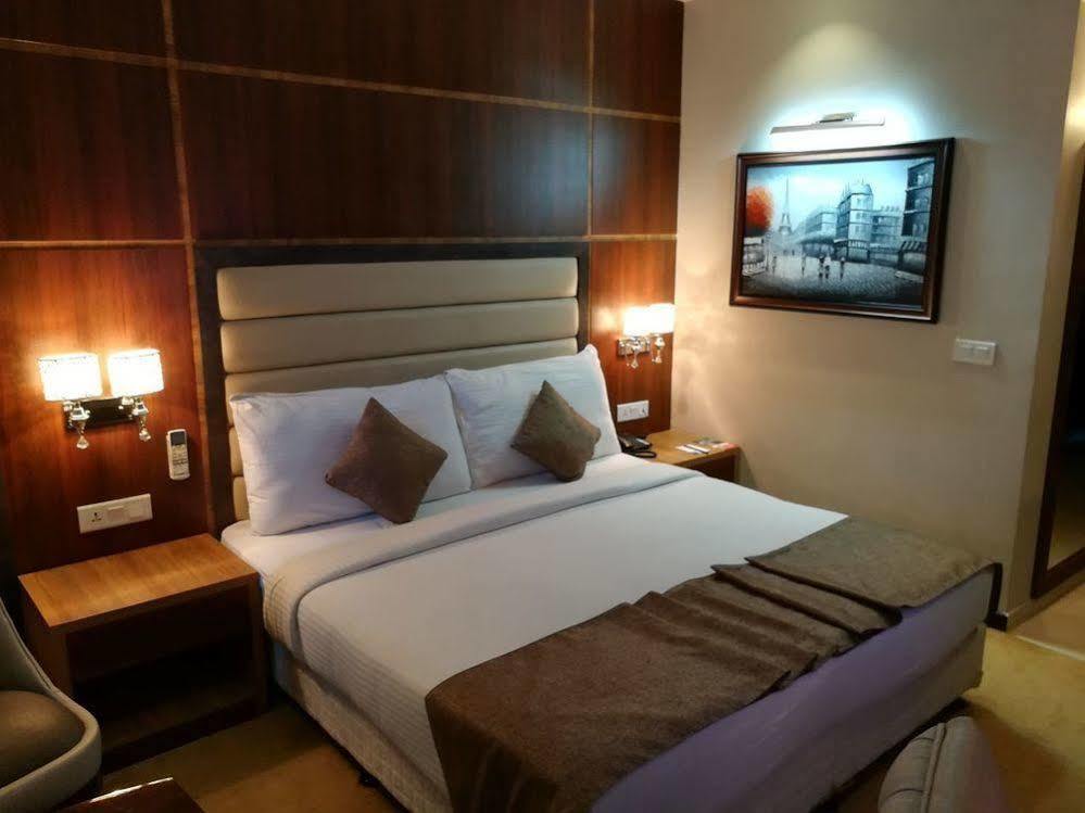 Hide Away Suites Noida Eksteriør bilde