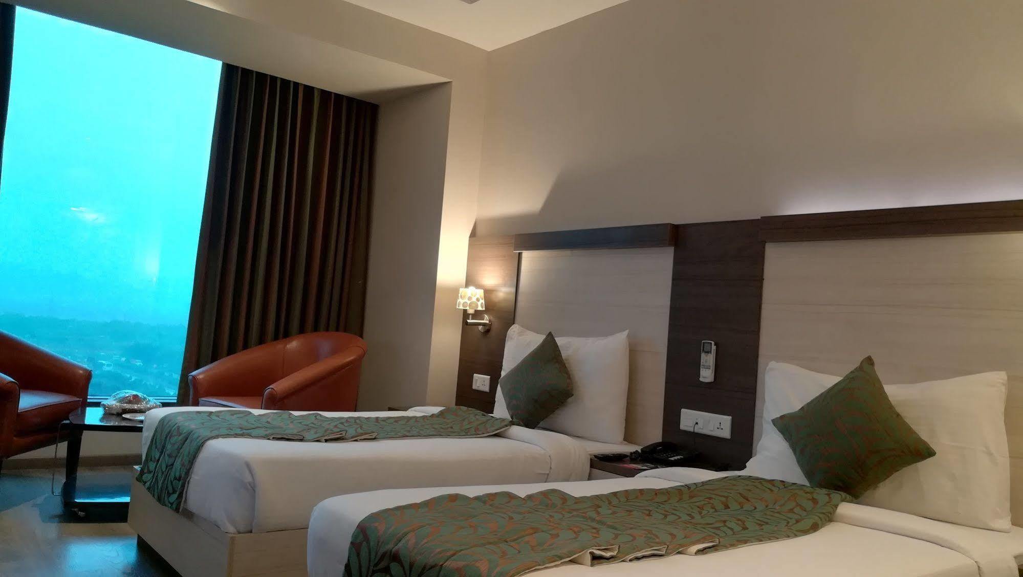 Hide Away Suites Noida Eksteriør bilde